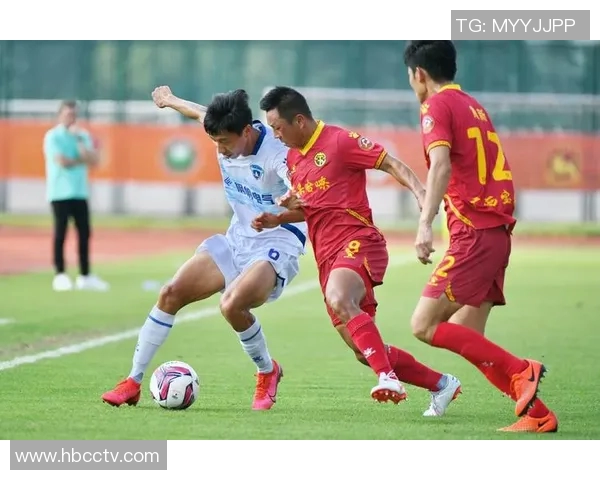 南京足球队中路突破革新之路探索与战术解析 南京足球队中路突破革新之路探索与战术解析